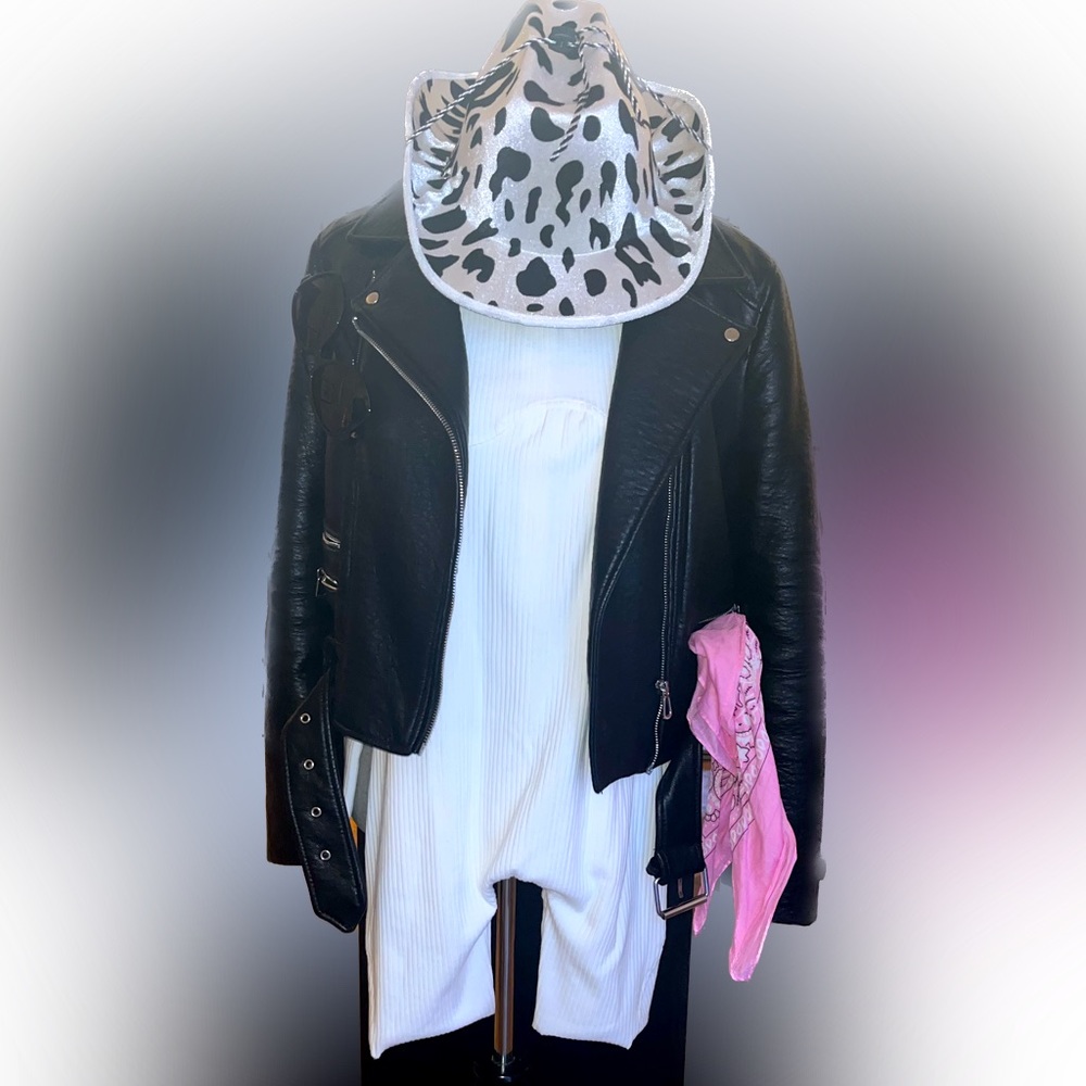 turtleneck romper never worn, Dress this up or down for a casual or night out.
